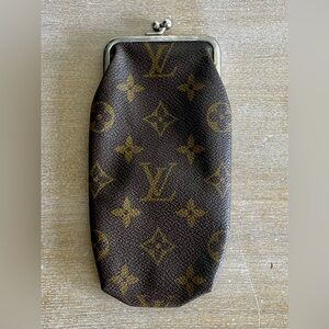 ***SOLD***Rare AUTHENTICITY GUARANTEED VTG LV Kisslock EyeglassCaseCigaretteCase